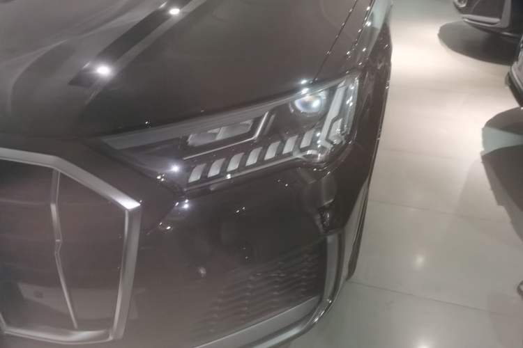 Used Audi Q7 2023 55 TFSI quattro S line Sport Edition Left Front Headlight