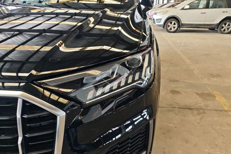 Used Audi Q7 2023 55 TFSI quattro S line Sport Edition Left Front Headlight