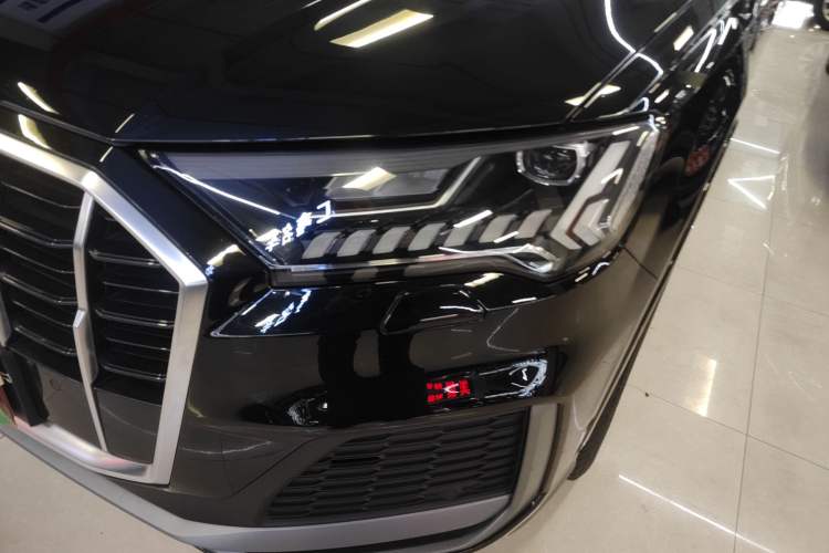 Used Audi Q7 2023 45 TFSI quattro S line Sport model Left Front Headlight
