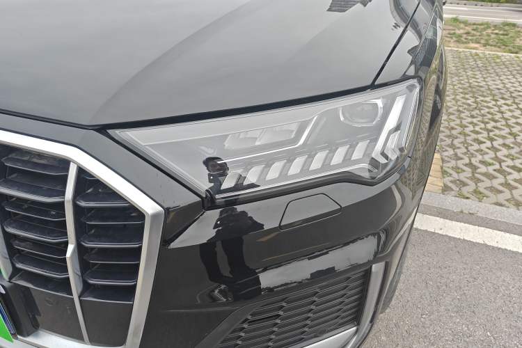 Used Audi Q7 2023 45 TFSI quattro S line Sport model Left Front Headlight