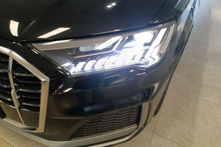 Used Audi Q7 2023 45 TFSI quattro S line Sport model Left Front Headlight