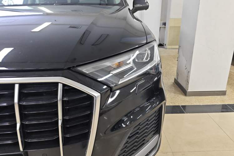 Used Audi Q7 2023 45 TFSI quattro S line Sport model Left Front Headlight