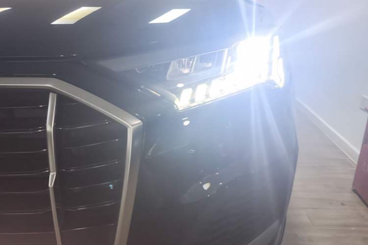 Used Audi Q7 2023 55 TFSI quattro S line Sport Edition Left Front Headlight