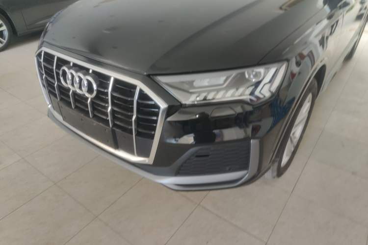 Used Audi Q7 2023 45 TFSI quattro S line Sport model Left Front Headlight