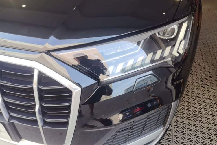 Used Audi Q7 2023 45 TFSI quattro S line Sport model Left Front Headlight