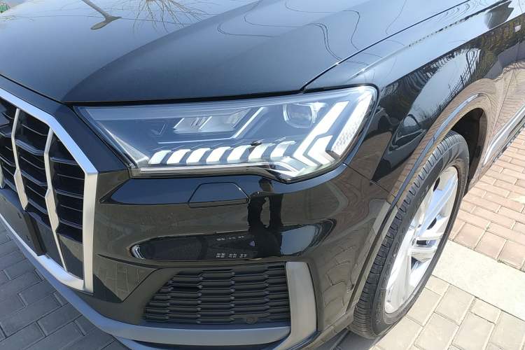 Used Audi Q7 2023 45 TFSI quattro S line Sport model Left Front Headlight