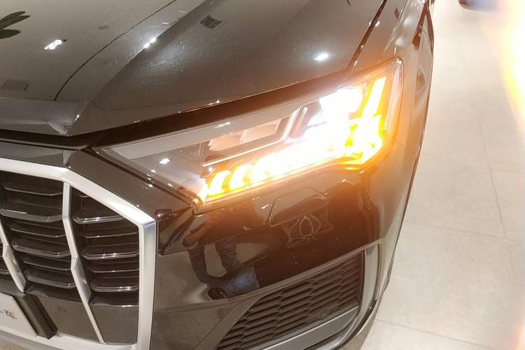 Used Audi Q7 2023 55 TFSI quattro S line Sport Edition Left Front Headlight