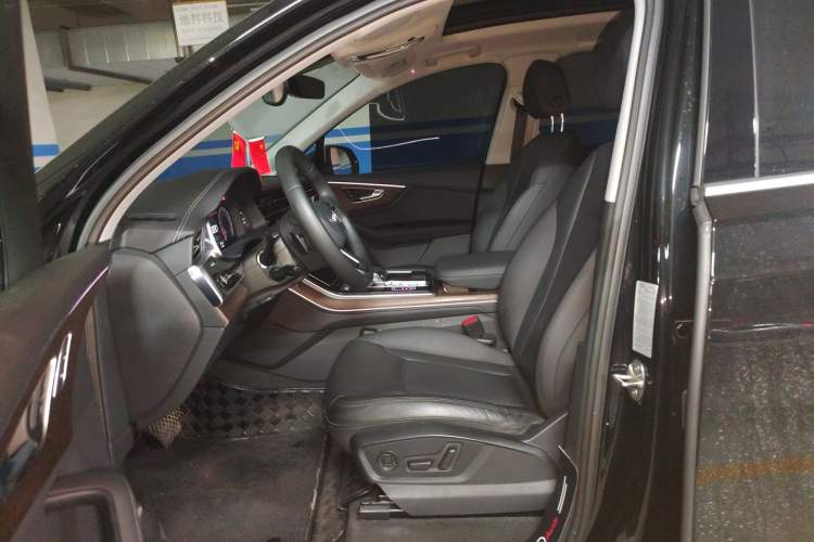 Used Audi Q7 2023 55 TFSI quattro S line Sport Edition Left Front Seat