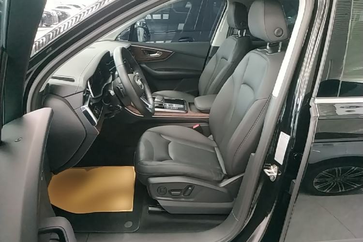 Used Audi Q7 2023 55 TFSI quattro S line Sport Edition Left Front Seat