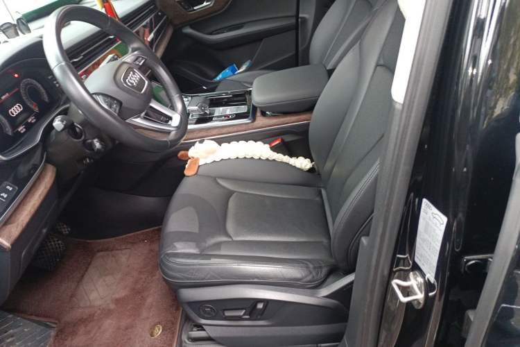 Used Audi Q7 2023 55 TFSI quattro S line Sport Edition Left Front Seat