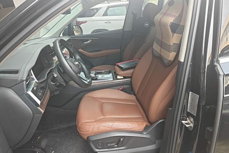 Used Audi Q7 2023 45 TFSI quattro S line Sport model Left Front Seat