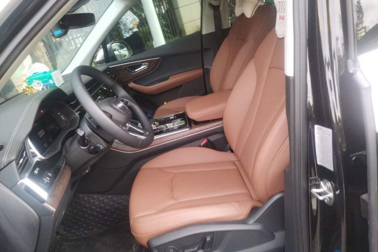 Used Audi Q7 2023 45 TFSI quattro S line Sport model Left Front Seat