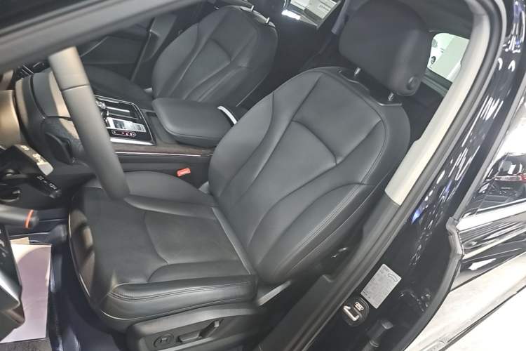 Used Audi Q7 2023 45 TFSI quattro S line Sport model Left Front Seat