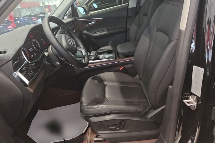 Used Audi Q7 2023 55 TFSI quattro S line Sport Edition Left Front Seat