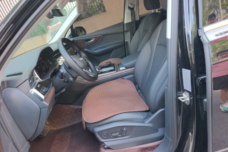 Used Audi Q7 2023 45 TFSI quattro S line Sport model Left Front Seat