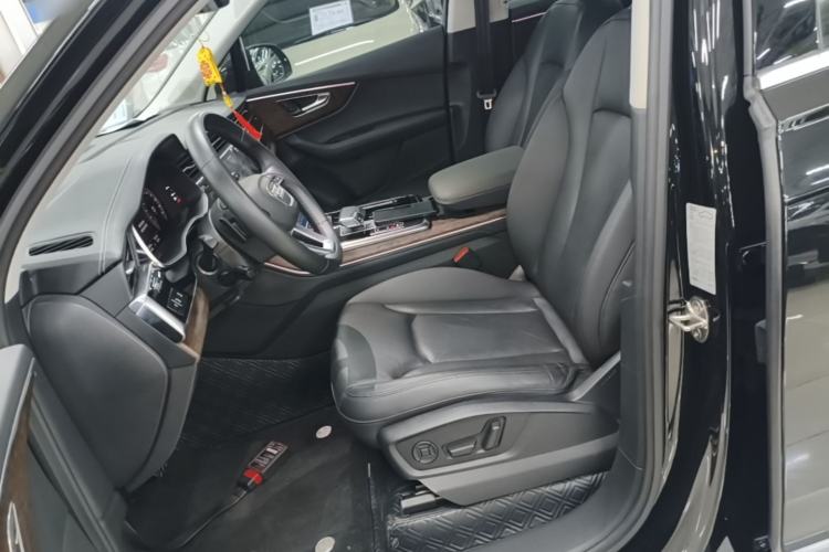 Used Audi Q7 2023 55 TFSI quattro S line Sport Edition Left Front Seat
