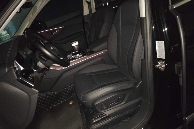Used Audi Q7 2023 45 TFSI quattro S line Sport model Left Front Seat