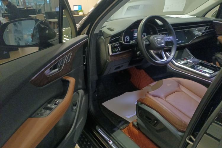 Used Audi Q7 2023 45 TFSI quattro S line Sport model Left Front Seat