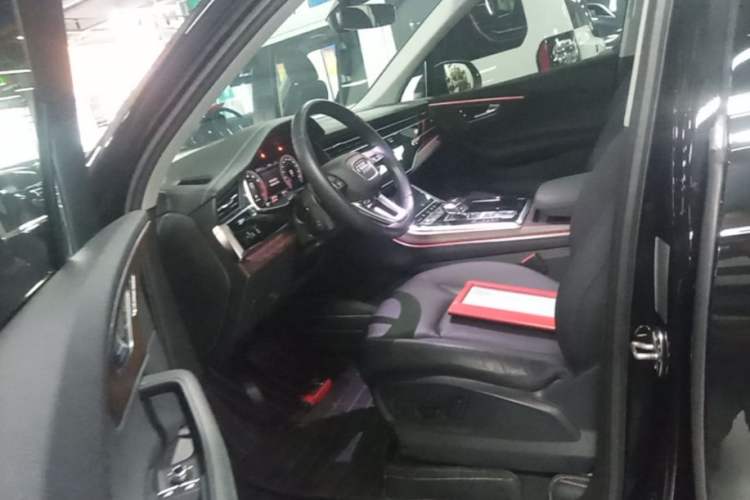 Used Audi Q7 2023 45 TFSI quattro S line Sport model Left Front Seat
