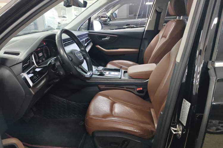Used Audi Q7 2023 45 TFSI quattro S line Sport model Left Front Seat