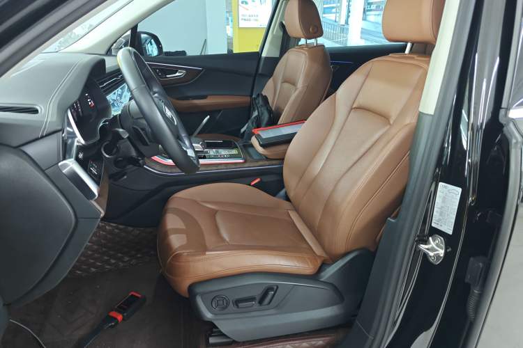 Used Audi Q7 2023 45 TFSI quattro S line Sport model Left Front Seat