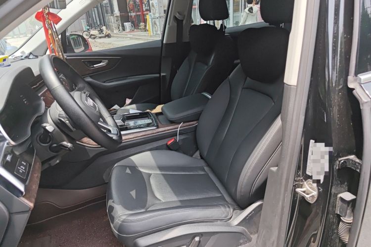 Used Audi Q7 2023 45 TFSI quattro S line Sport model Left Front Seat