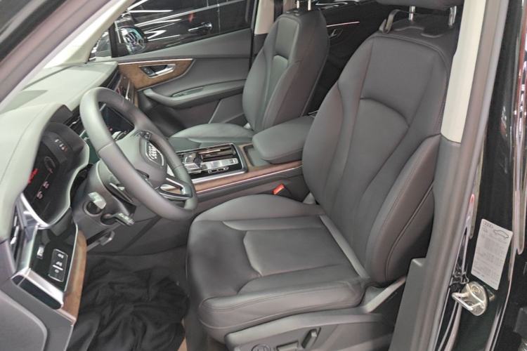 Used Audi Q7 2023 55 TFSI quattro S line Sport Edition Left Front Seat