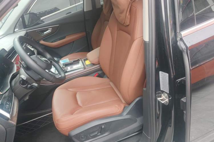 Used Audi Q7 2023 45 TFSI quattro S line Sport model Left Front Seat