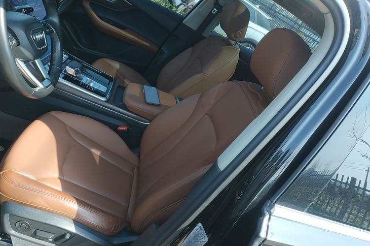 Used Audi Q7 2023 45 TFSI quattro S line Sport model Left Front Seat