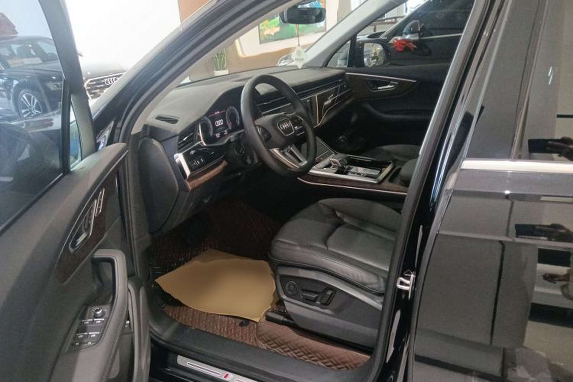 Used Audi Q7 2023 45 TFSI quattro S line Sport model Left Front Seat