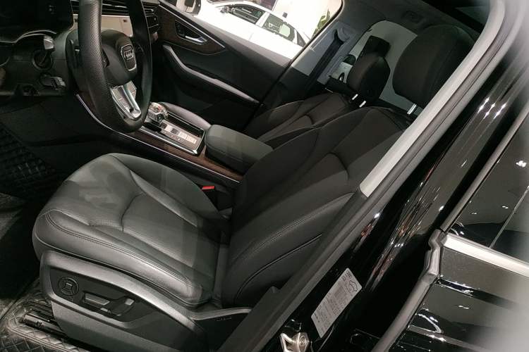 Used Audi Q7 2023 55 TFSI quattro S line Sport Edition Left Front Seat
