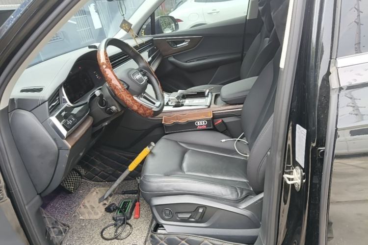 Used Audi Q7 2023 45 TFSI quattro S line Sport model Left Front Seat