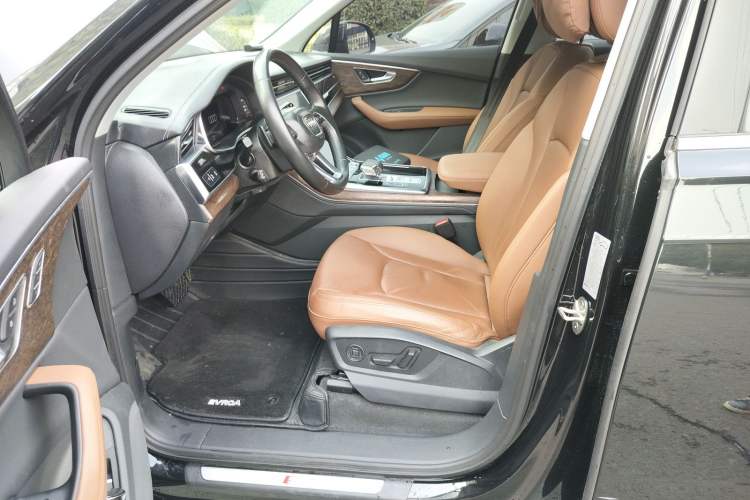 Used Audi Q7 2023 45 TFSI quattro S line Sport model Left Front Seat
