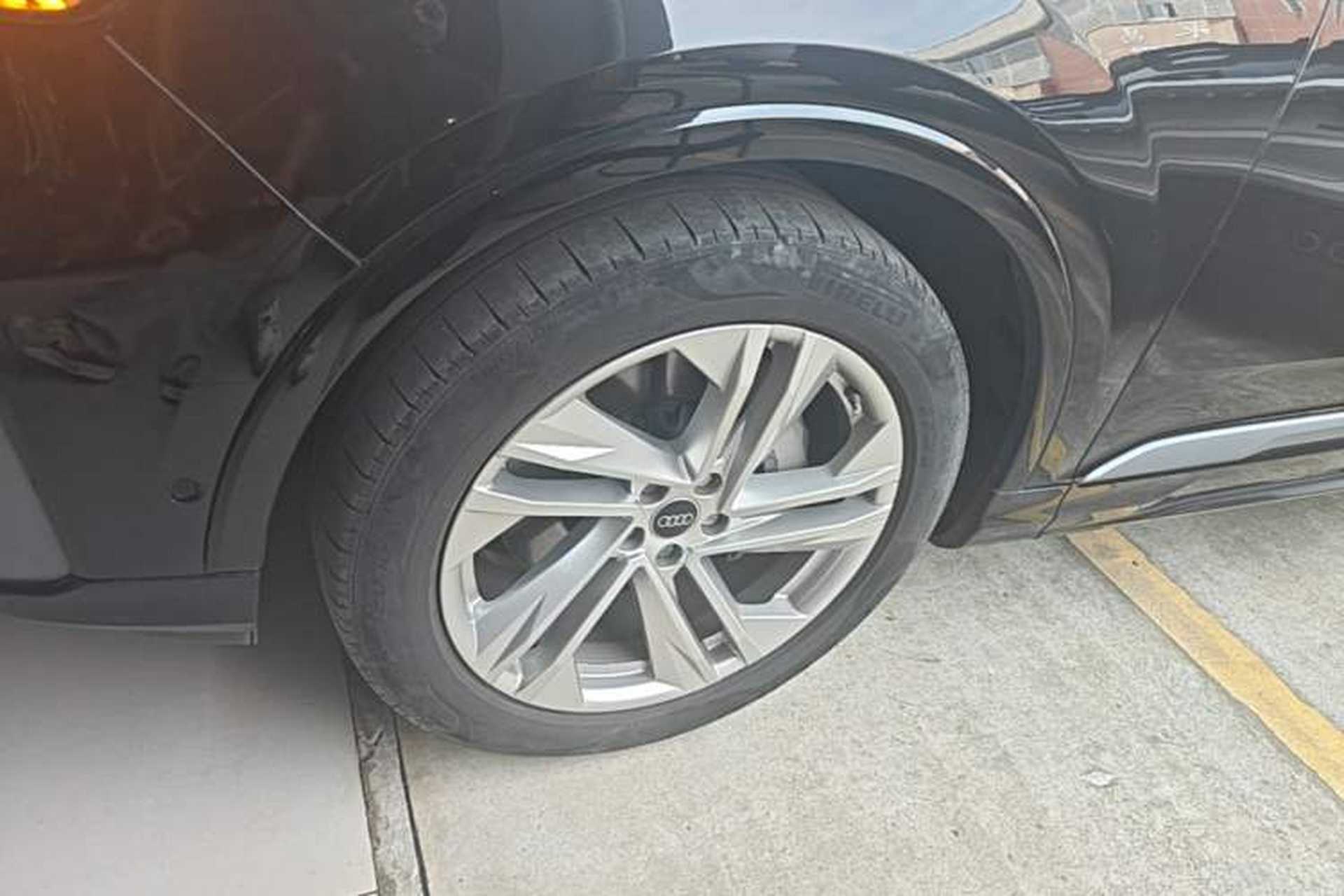 Used Audi Q7 2023 45 TFSI quattro S line Sport model Left Front Wheel Hub
