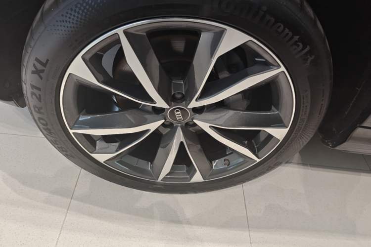 Used Audi Q7 2023 55 TFSI quattro S line Sport Edition Left Front Wheel Hub