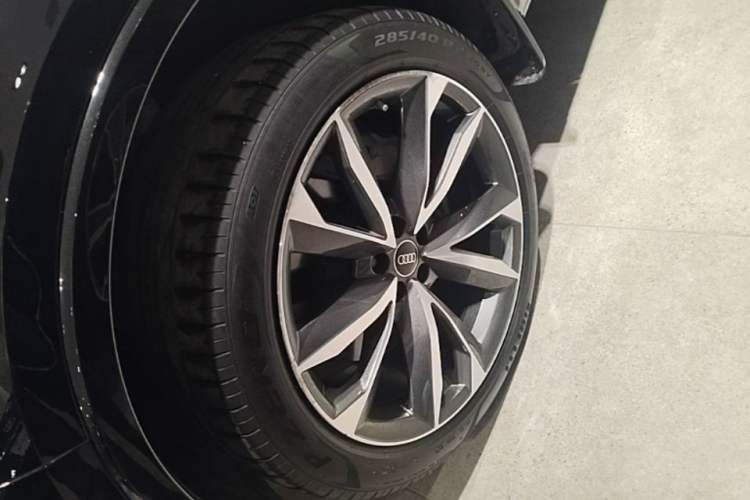 Used Audi Q7 2023 55 TFSI quattro S line Sport Edition Left Front Wheel Hub