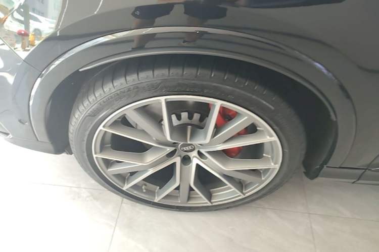 Used Audi Q7 2023 55 TFSI quattro S line Sport Edition Left Front Wheel Hub