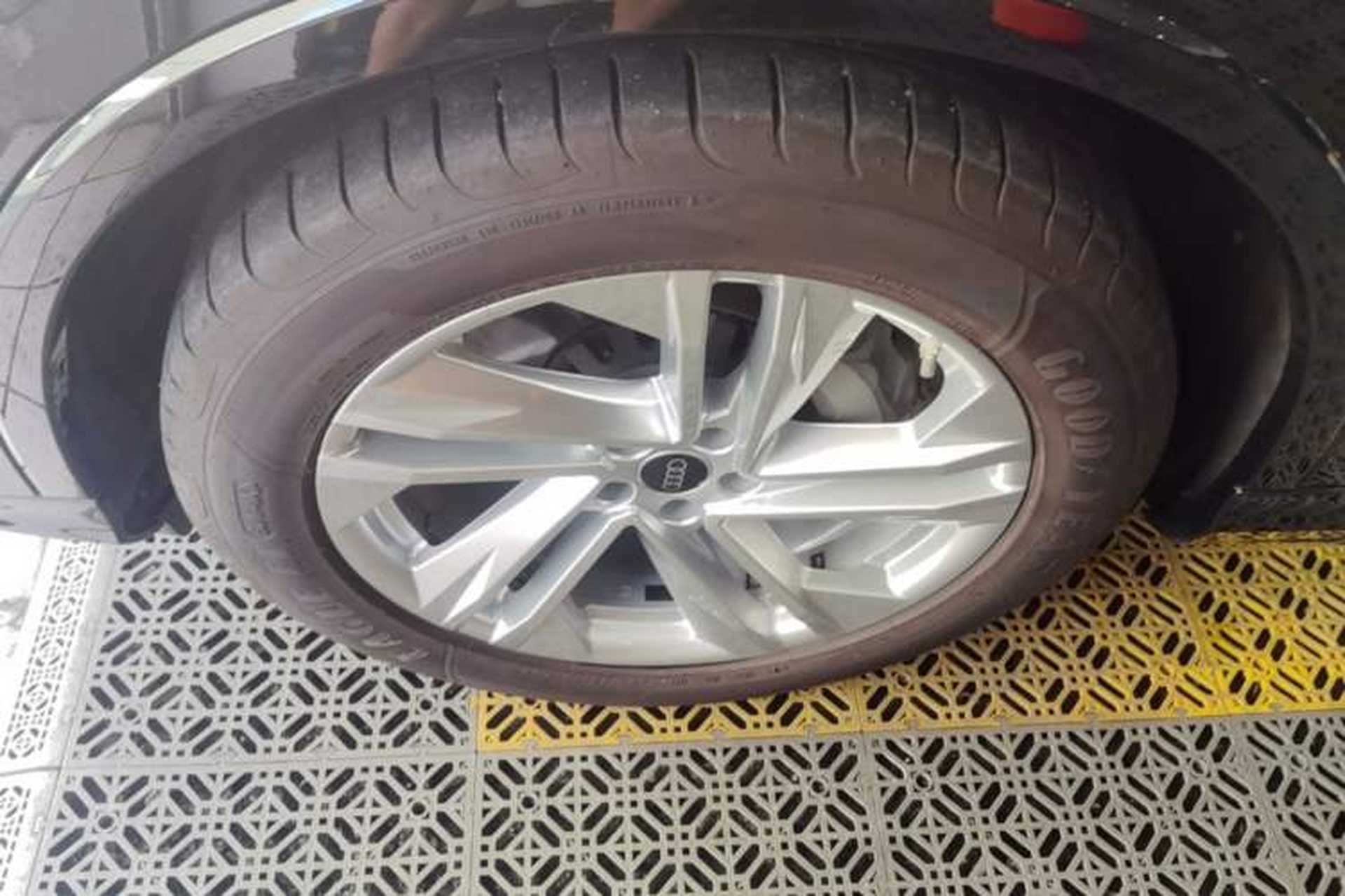 Used Audi Q7 2023 45 TFSI quattro S line Sport model Left Front Wheel Hub