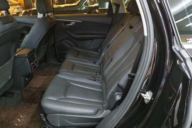 Used Audi Q7 2023 55 TFSI quattro S line Sport Edition Left Rear Seat