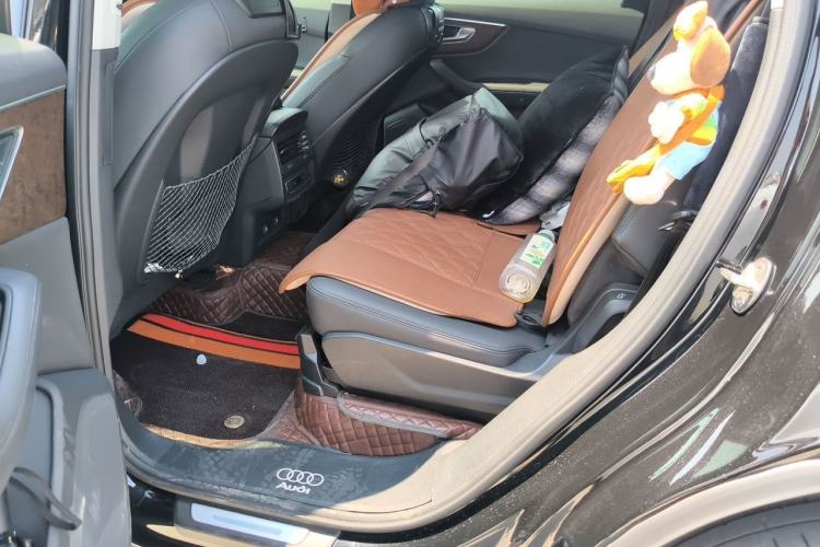 Used Audi Q7 2023 45 TFSI quattro S line Sport model Left Rear Seat