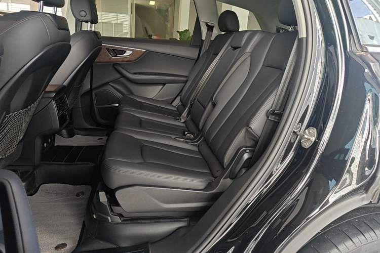 Used Audi Q7 2023 55 TFSI quattro S line Sport Edition Left Rear Seat