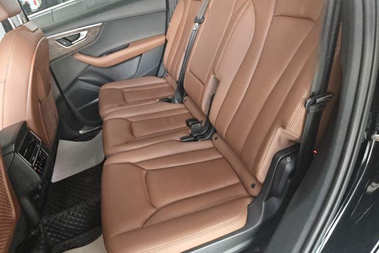 Used Audi Q7 2023 55 TFSI quattro S line Sport Edition Left Rear Seat