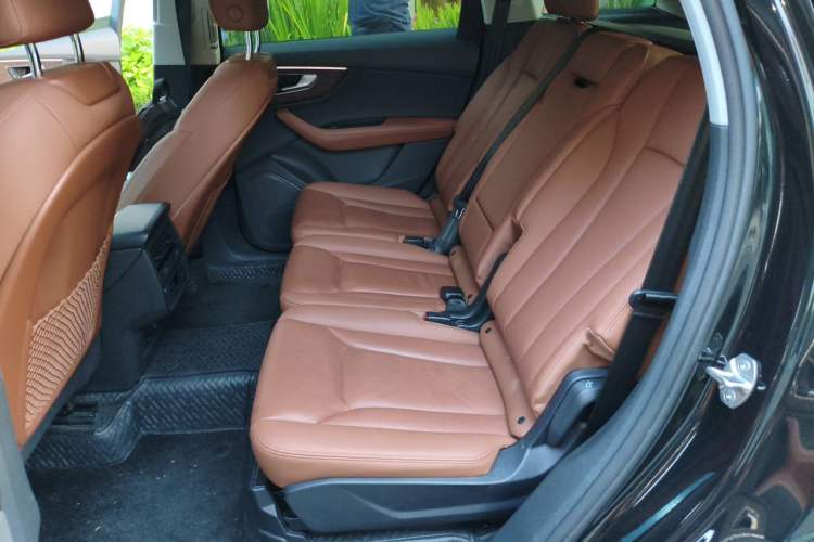 Used Audi Q7 2023 45 TFSI quattro S line Sport model Left Rear Seat
