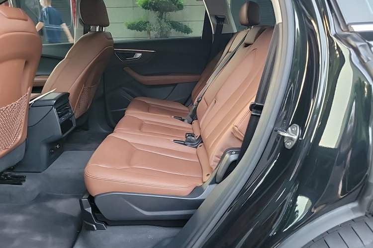 Used Audi Q7 2023 55 TFSI quattro S line Sport Edition Left Rear Seat