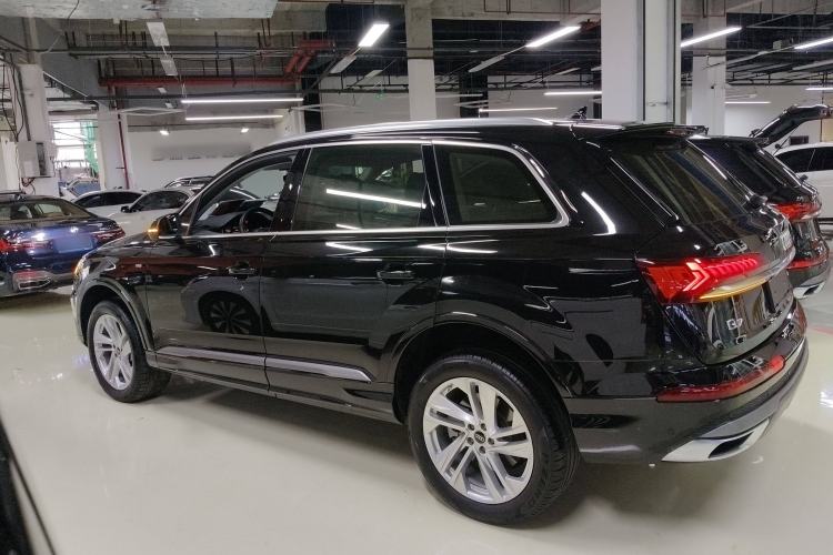 Used Audi Q7 2023 45 TFSI quattro S line Sport model Left Side