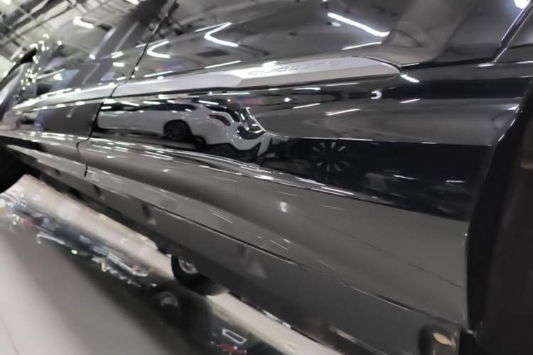 Used Audi Q7 2023 45 TFSI quattro S line Sport model Left Side Sill