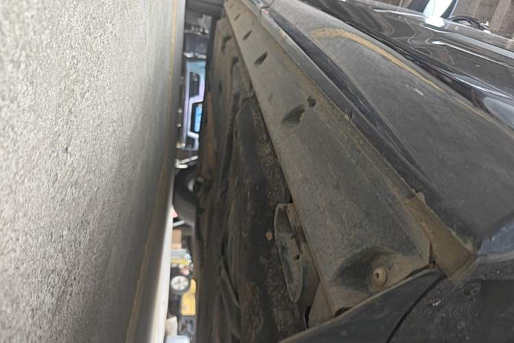 Used Audi Q7 2023 45 TFSI quattro S line Sport model Left Side Sill