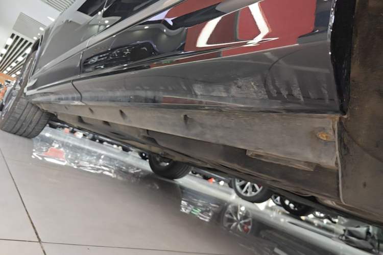 Used Audi Q7 2023 55 TFSI quattro S line Sport Edition Left Side Sill