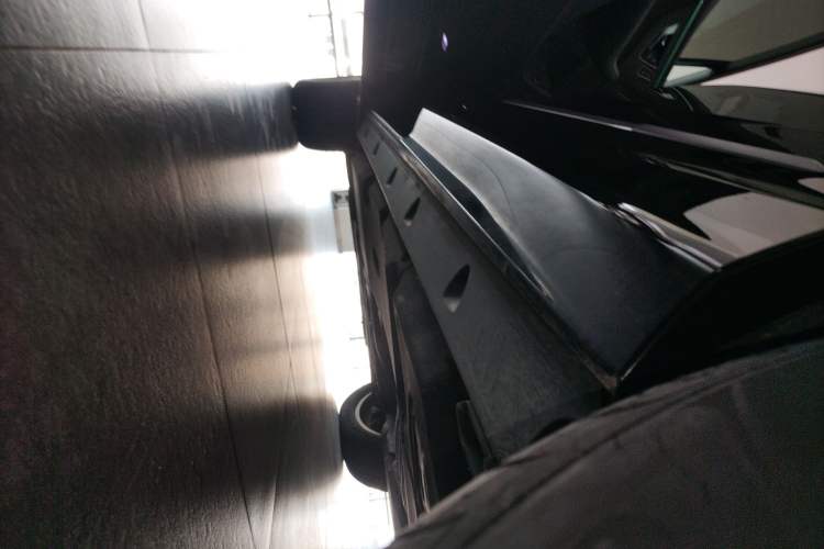 Used Audi Q7 2023 45 TFSI quattro S line Sport model Left Side Sill