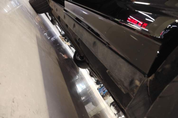 Used Audi Q7 2023 45 TFSI quattro S line Sport model Left Side Sill